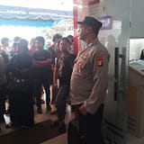 Dukung Program Pemerintah, Polsek Bukit Batu Dampingi Pembagian Kartu Huma Betang