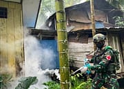 Pos Iwur Satgas Yonif 751/VJS Fogging Kampung Serukubin: Cegah Malaria, Basmi Nyamuk Anopheles
