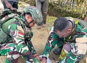 Pos Iwur Satgas Yonif 751/VJS Pasang Lampu PJU di Kampung Serukubin: Terangi Jalan Kampung, Tingkatkan Keamanan Warga