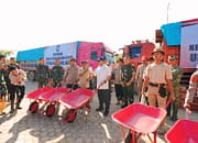Percepat Pemulihan Aceh Tamiang, Mendagri Serahkan Bantuan Gerobak Dorong dan Bahan Makanan